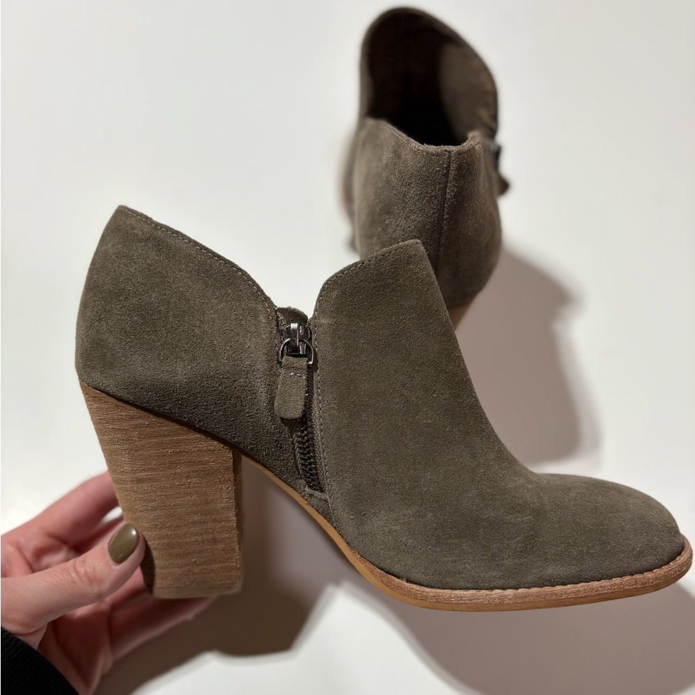 MIA Frisco suede ankle bootie in Taupe. Women’s size 9